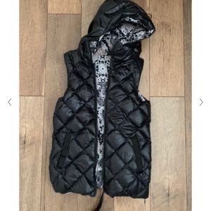 Lululemon reversible black and snake print puff vest size 10